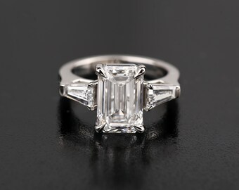 エメラルドリング 3ストーンデザイン 2.15tcw 14K スリーストーン エメラルド & ハート ダイヤモンド