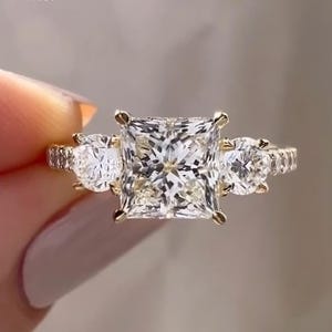 Anillo de compromiso con diamantes de laboratorio de talla princesa de 2 quilates, pavé E/VS1, con certificación IGI