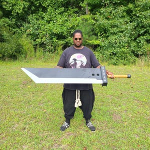 Final Fantasy 7 Remake Buster Sword Replica