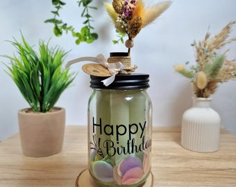 Vela en frasco con flores secas, ideal para cumpleaños y ocasiones especiales; un regalo único para amigos y familiares.
