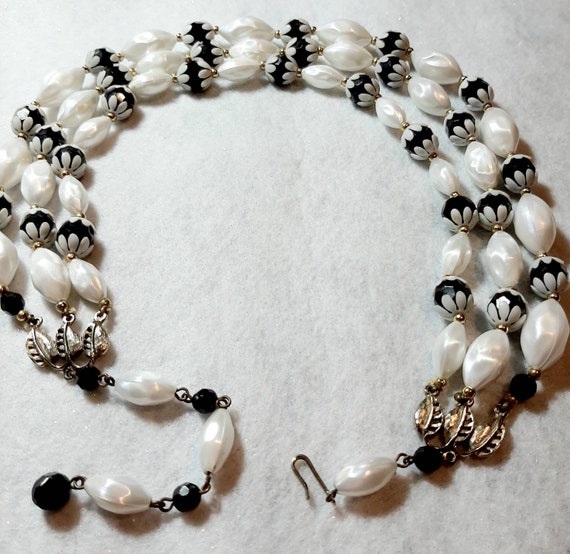 Vintage Deauville white and black acrylic pearl n… - image 4