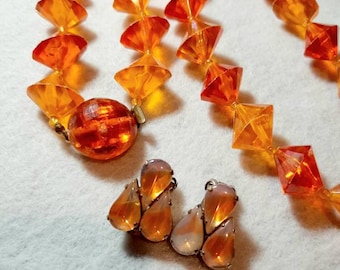 Vintage AUSTRIA Kette mit "verheirateten" Ohrringen | sonnenuntergang orange acryl atomic 1960s