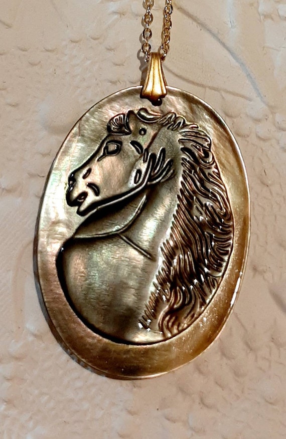 carved horse pendant - Gem