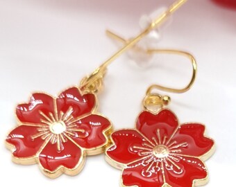 Wunderschöne Rote Blumen Ohrringe, Rot und Gold, Winterurlaub, Goldton und Emaille, Nicht anlaufend Edelstahl Haken