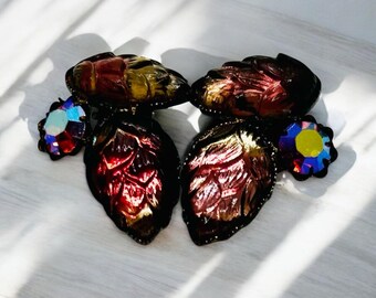 Sensationelle seltene pink-lila-gelbe fancy folierte Glas Strass Ohrclips, Vintage Mid-Century West Germany, Blätter und Beeren
