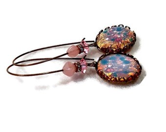 Vintage-Stil handgemachte französische Markt rosa Feueropal Glas Ohrringe | Harlekin Steine | lange Ohrhänger