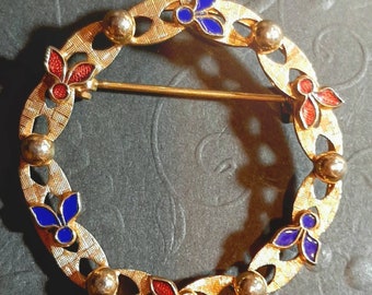 Süße Vintage Guilloche Emaille Blumenkranz Brosche | goldfarben mit rot und blau