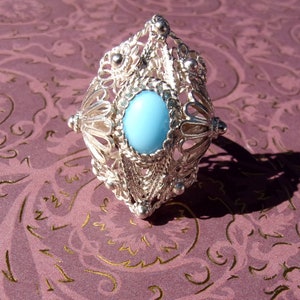 Sterling Cannetille ring with turquoise glass stone, stunning vintage craftmanship, intricate silver wire work, filigree ring size 8.25