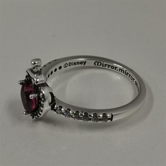 Pandora queen ring deals