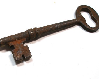 Rusty metal skeleton key, vintage. 2 3/4". Door key, real antique key.