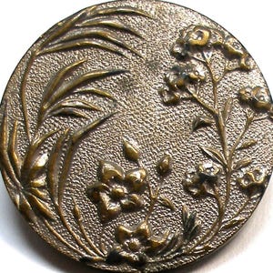 Antique French tight BUTTON. Victorian floral Paris back, 7/8.  Albert Parent and Co. 19th century button. Medium size.