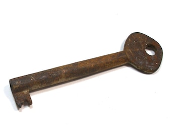 錆びた金属製のスケルトンキー、ビンテージ、アンティーク。2 7