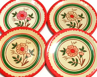 Minuscules assiettes à thé en étain des années 1950 avec des fleurs par Ohio Art Co. 4 pièces, mini assiettes à pain.