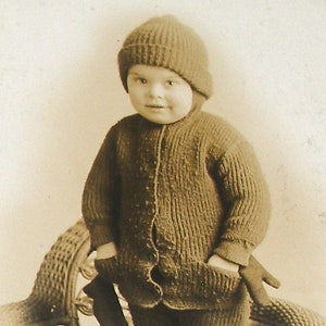 リル ビリー、ニットを着た 2 歳のエドワード朝時代の男の子。RPPC の実物写真、紙の一時的印刷物。Carte Postale。ビンテージ コレクター向け。