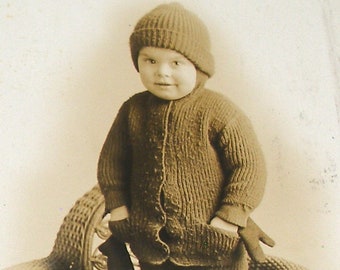 リル ビリー、ニットを着た 2 歳のエドワード朝時代の男の子。RPPC の実物写真、紙の一時的印刷物。Carte Postale。ビンテージ コレクター向け。