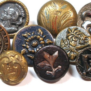 Victorian metal buttons. Mixed lot of 13 shabby chic with picture buttons. 19th century image 6