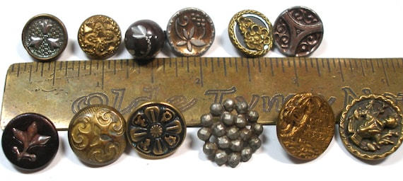 12 Antique BUTTONS. 1800s Victorian & Vintage Metal Shabby 12 Antique BUTTONS. 1800s Victorian & Vintage Metal Shabby