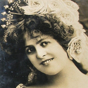 1900er Jahre Antike Postkarte. Edwardianische Schauspielerin. RPPC echtes Foto, Papier Ephemera. Vintage Carte Postale. Glamour Mode