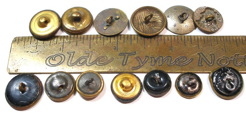 Victorian metal buttons. Mixed lot of 13 shabby chic with picture buttons. 19th century image 5