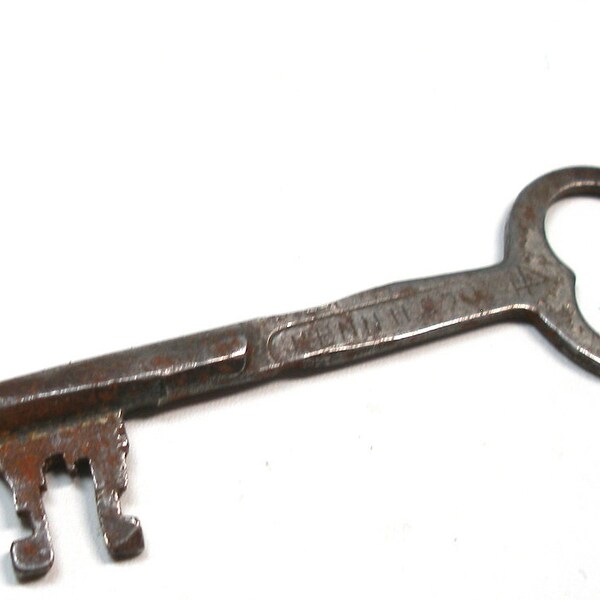 Vintage Metal Skeleton KEY. 2 5/8". Door key, antique key.