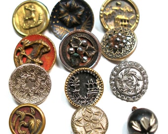 Boutons by Loic Allio. 1st Edition Book of Buttons, Antique and