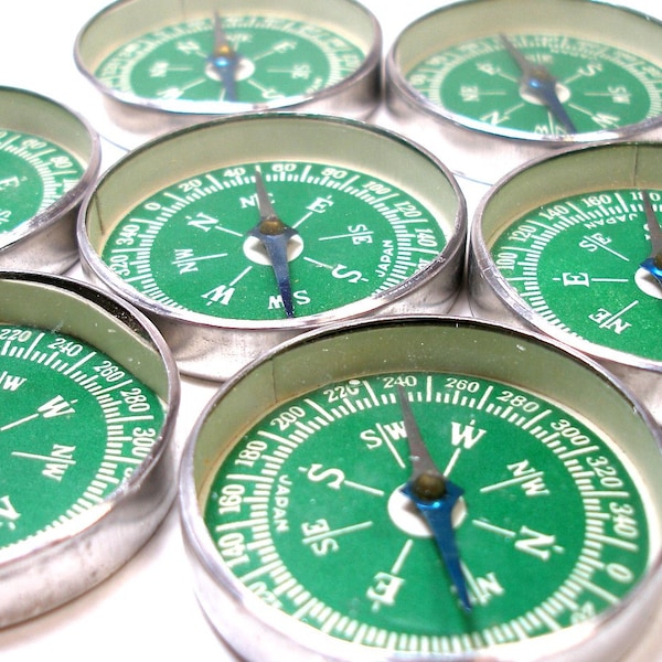 Dime store Toy compass. 1950s, Made in Japan. Green.