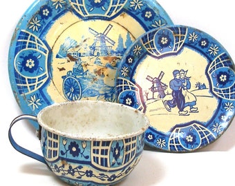 40's Tin Toy Tea Setting, Blue Delft. Dutch scene. 3 piece set. Made in USA by Wolverine