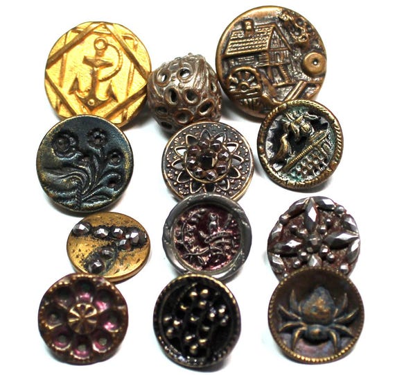 Antique BUTTONS, 12 Victorian & vintage. mixed lot of metal picture buttons. 19th century
