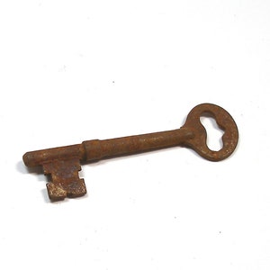 Rusty metal skeleton key, vintage. 2 3/4&quot;. Door key, real antique key.