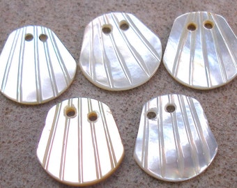 5 Vintage mother-of-pearl trim. 5/8".