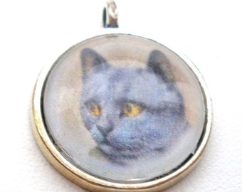 Gray CAT pendant. Domed glass pendant, 7/8". Vintage style Russian Blue kitty.