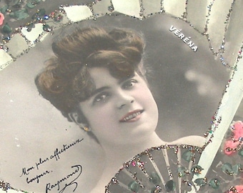 Jahrhundert alte Postkarte. Edwardianische Schauspielerin. RPPC echte Fotopostkarte. Papier Ephemera. Carte Postale. Vintage glamour Mode. Reutlinger