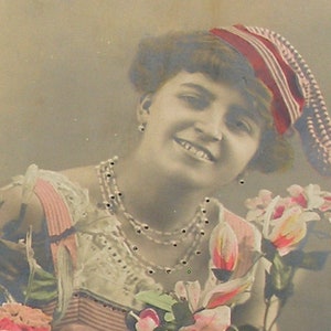 セール アンティーク フランス ポストカード、RPPC 帽子をかぶったエドワード朝時代の女性。紙の一時的印刷物。Carte Postale。ビンテージ コレクター アイテム。ファッション グラマー。