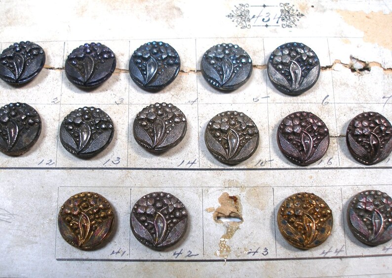 20 antique BUTTONS Victorian black glass with different lusters Card #1. Salesmans card 916