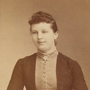 19th century CDV photograph. Small antique portrait of a lady with many buttons. paper ephemera. Carte de viste. Germany