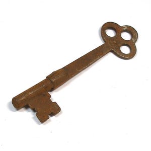 Rusty metal skeleton key, vintage. antique.  2 7/8&quot;. Door key, antique key.