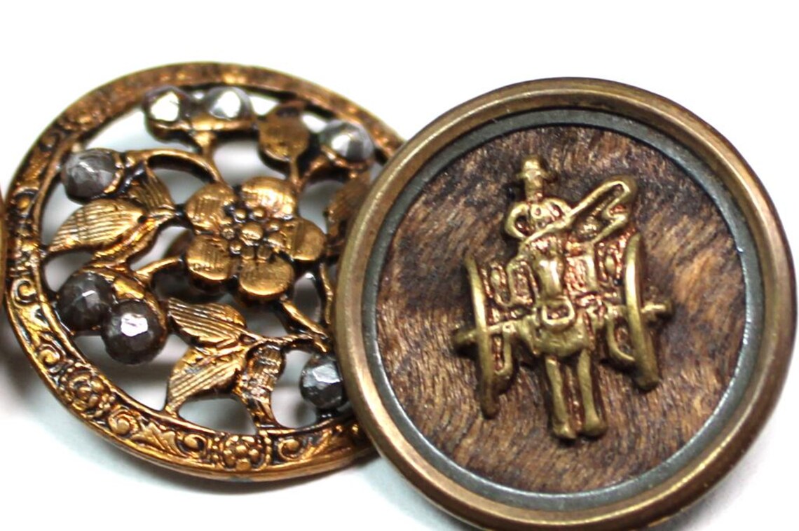 12 Antique BUTTONS. 1800s Victorian & Vintage Metal Picture Buttons ...