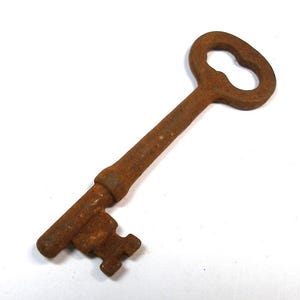 Rusty Antique skeleton key, 2 3/4&quot;. Door key, vintage key.