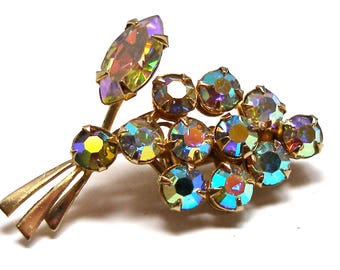 60s Rhinestone brooch, Grape bunch design in gold metal.