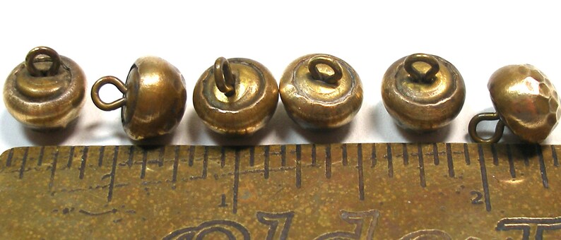 Antique brass ball BUTTONS 6 matching faceeted brass 38.