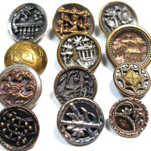 Antique BUTTONS, 12 Victorian & vintage shabby chic picture buttons. 19th century buttons.