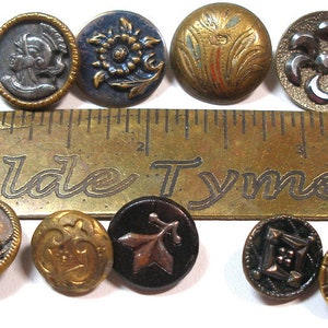 Victorian metal buttons. Mixed lot of 13 shabby chic with picture buttons. 19th century image 3