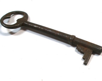 Rusty Antique skeleton key, 2 3/4". Door key, vintage key.