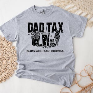 Personalisiertes Vater Steuer Shirt - Sicherstellen, dass es kein Gift ist - Lustiges Shirt für Papa, Opa, Papa Geschenk, Opa Geschenk, Geschenk für ihn