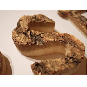 Alfabeto y números de letras de madera rústicas, colgante de pared de madera o letras independientes naturales