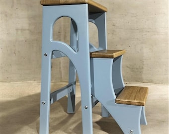 Houten trap, keukenkruk, houten ladder, bibliotheektrap, eetkamerstoel, grijsblauw, plantenstandaard, saliegroen