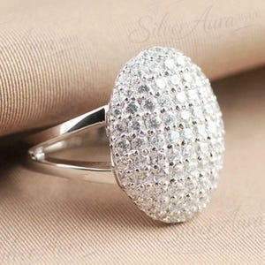 Elegant Twilight Bella Celebrity Engagement Ring, Round Cut Moissanite Diamond Ring, Oval Shape Cluster Diamond Ring, Gold Split Shank Ring