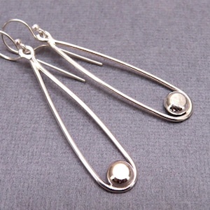 Orecchini a filo ondulato in argento sterling 925 con passante