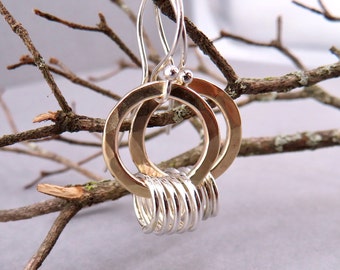 Handsmidda örhängen i blandad metall, sterlingsilver och guldfyllda