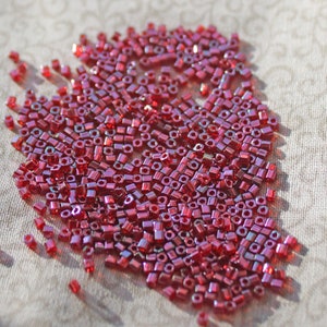 1.5mm Gold Lustered Raspberry Toho square or cube bead, 10-gram bag, TC-01-332